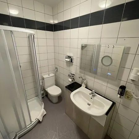 Haus Hennesburg, Garni Eisenach
