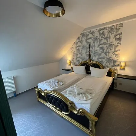 Haus Hennesburg, Garni