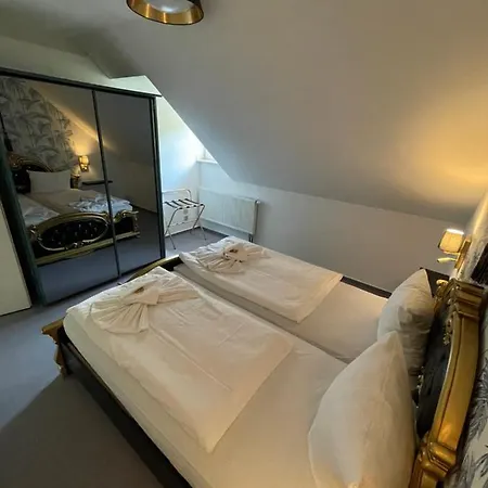 Haus Hennesburg, Garni 2*
