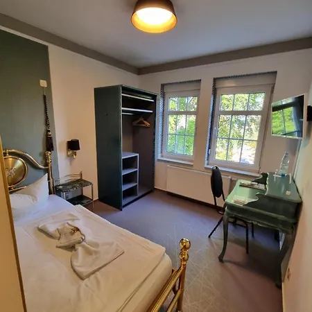 Haus Hennesburg, Garni 2*
