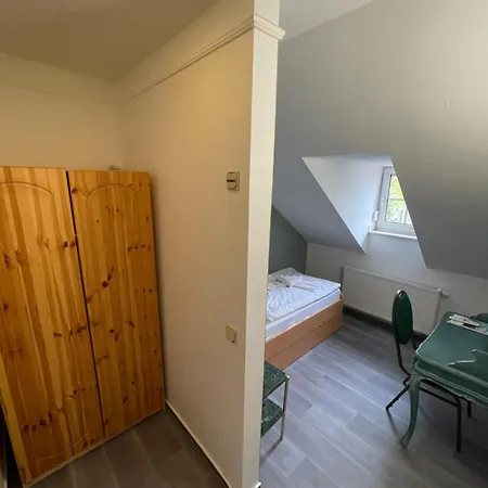Gasthof Haus Hennesburg, Garni 2*